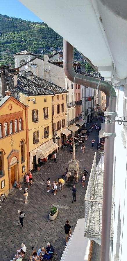 Le Cadran Solaire - Nel Cuore Di Aosta Apartment Exterior photo